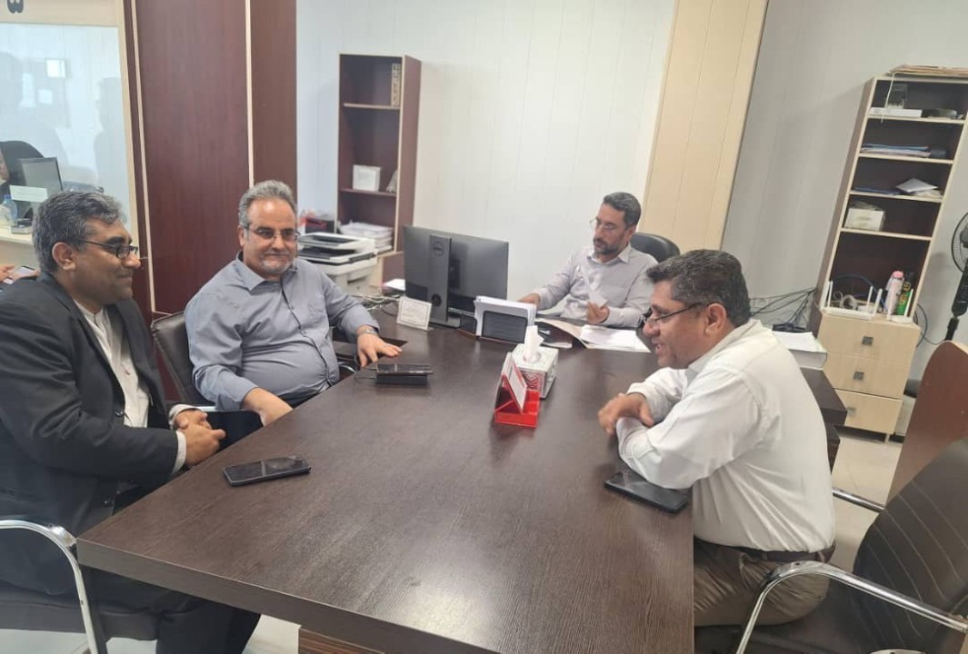 امضای سند زمین ۹ هکتاری احداث نیروگاه خورشیدی ۶ مگاواتی در لمزان توسط شرکت سیمان هرمزگان امضای سند زمین ۹ هکتاری احداث نیروگاه خورشیدی ۶ مگاواتی در لمزان توسط شرکت سیمان هرمزگان